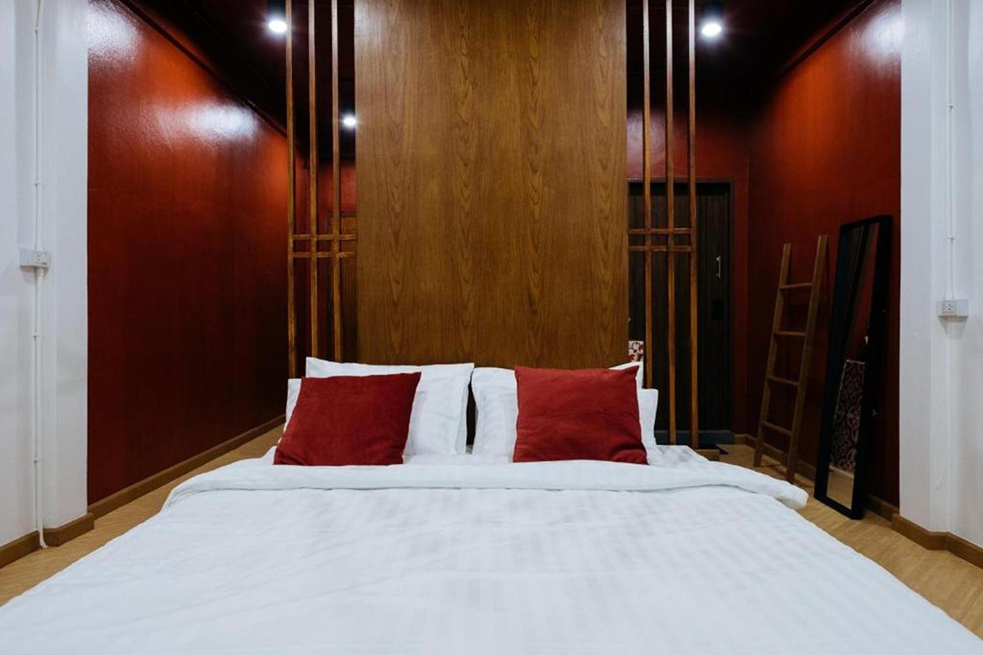 Wander Wonder 八ww Bed & Breakfast Банкок Екстериор снимка