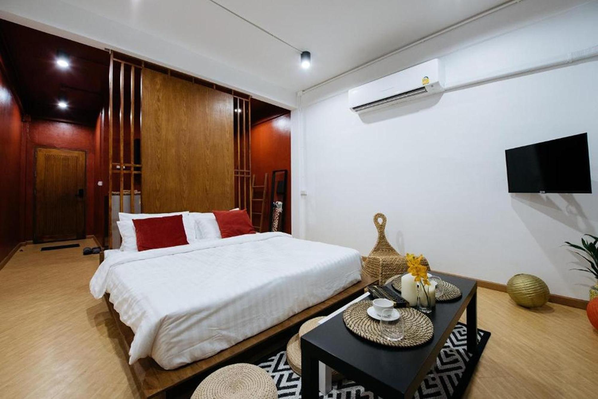Wander Wonder 八ww Bed & Breakfast Банкок Екстериор снимка
