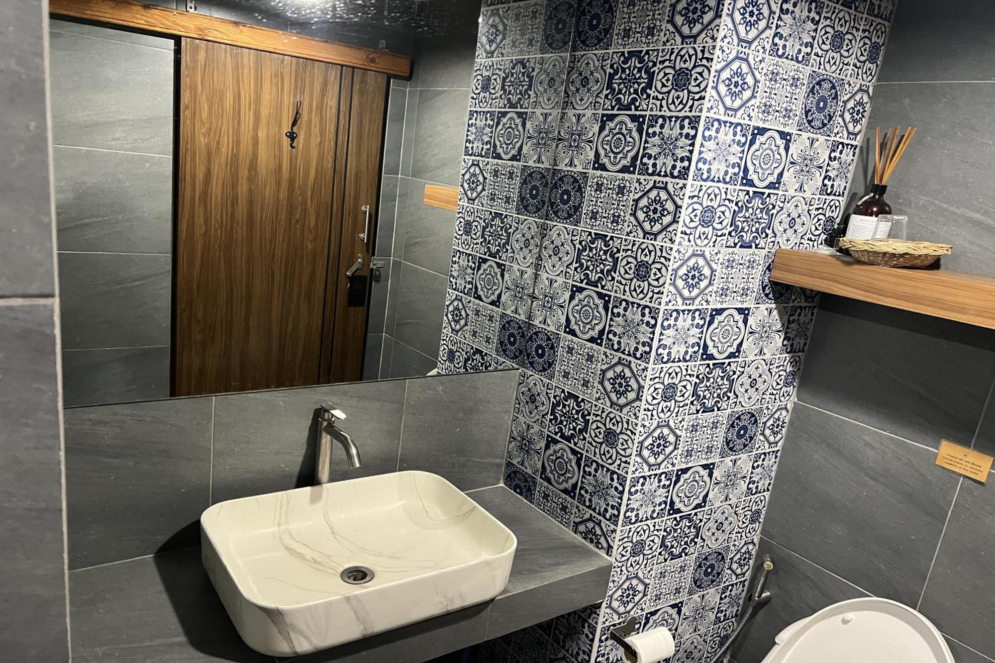 Wander Wonder 八ww Bed & Breakfast Банкок Екстериор снимка